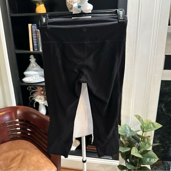 Athleta Black Cropped Leggings Size M - Picture 3 of 7